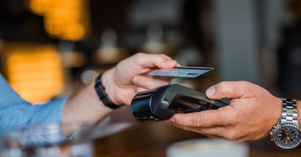 16 Verdades Que Ninguém Te Conta Antes de Fazer um Cartão de Crédito (Evite Essas Armadilhas!)